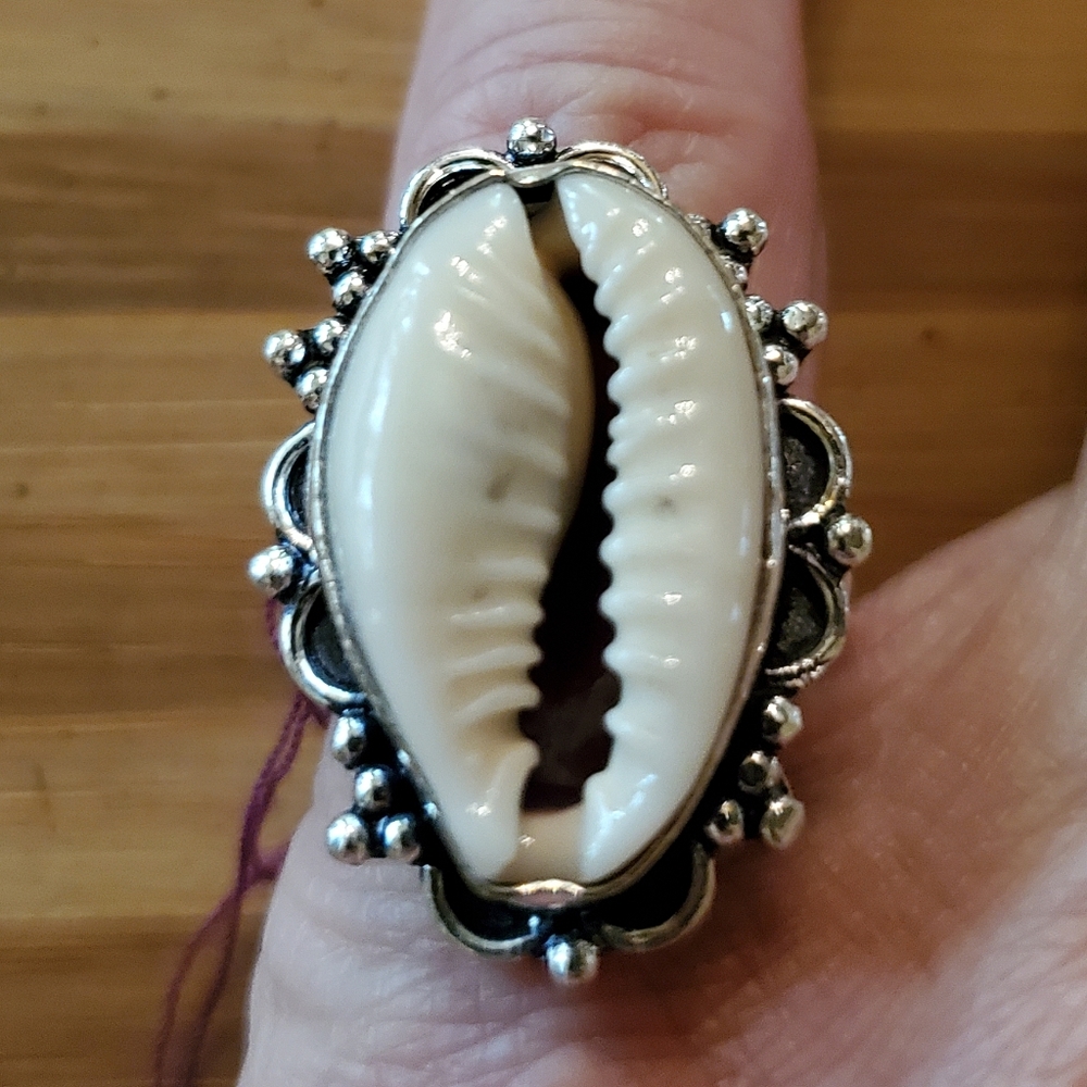 Natural Cowrie Shell Ring - Picture 2 of 3